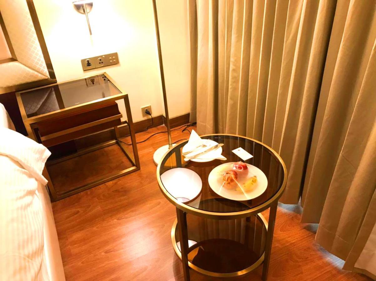 Kay-Em Spectra Hotel 첸나이 외부 사진